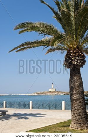 Vieste (foggia, Gargano i Puglia, Italien) fyrtårn fra Park