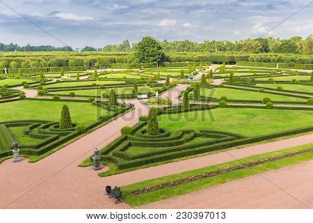 St. Petersburg, Russia -august 18, 2017: The Grand Residence In Strelna Was Founded By Peter The Gre