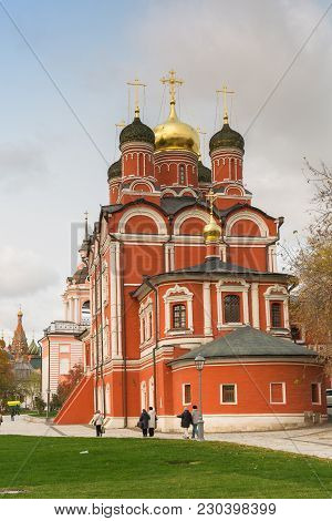 Moscow, Russia - October 17, 2017:  Church Of Our Lady Of Sign In Nature-landscape Park In Kitay-gor