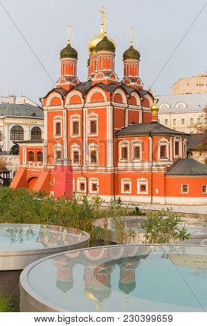 Moscow, Russia - October 17, 2017:  Church Of Our Lady Of Sign In Nature-landscape Park In Kitay-gor