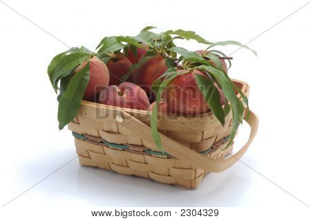 ตะกร้าลูกพีชสด