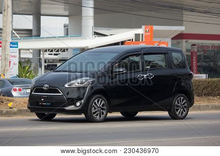 Toyota Sienta Mini Mpv Van.