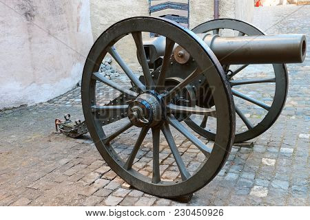 Cannon At The Street In Thun Castle. Thun Castle Is A Castle Museum In The Thun City, In Swiss Canto