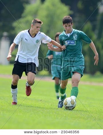 KAPOSVAR, Ungarn - AUGUST 27: Gergely Sandor (i grønt) i aktion på det ungarske nationale Champio