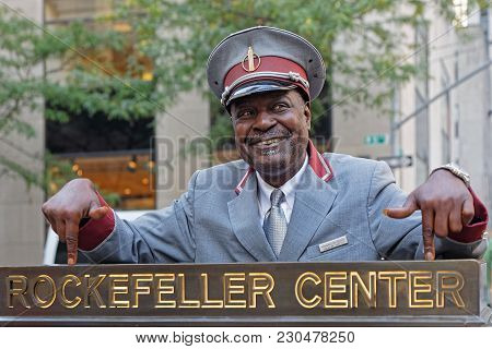 New York City, Usa, September 11, 2017 : Man In Uniform Welcomes Tourists For The Rockfeller Center 