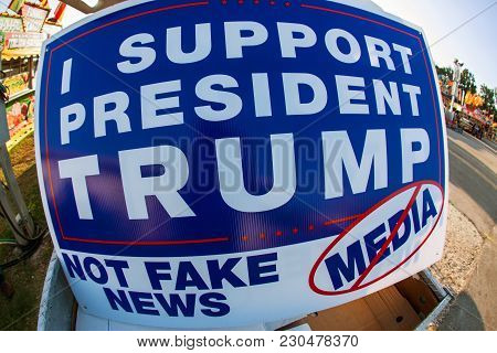 Sign Says I Support President Trump Not Fake News Media