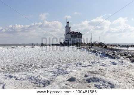The Lighthouse Paard Van Marken In Winter