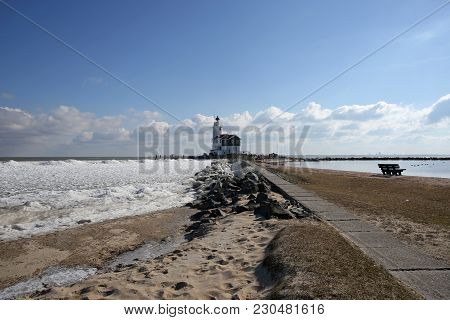 The Lighthouse Paard Van Marken In Winter