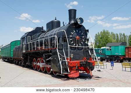 Kharkiv, Ukraine - June 5, 2017: Old Black Steam Locomotives Fd20-2560 And Er774-40 In The Khark