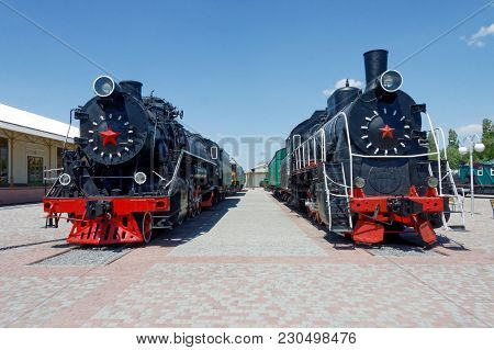 Kharkiv, Ukraine - June 5, 2017: Old Black Steam Locomotives Fd20-2560 And Er774-40 In The Khark