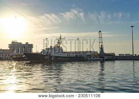 Sochi, Russia-october 8, 2016: Sea Port With Yachts And Ships On The Pier.