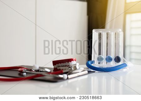 Incentivespirometer Or Three Balls For Stimulate Lung On Desk