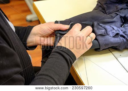 Yang Women S Hands Behind Her Sewing .haute Couture