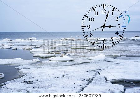 Daylight Saving Time. Dst. Wall Clock Going To Winter Time.