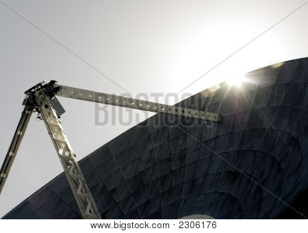 Solen bag en parabol