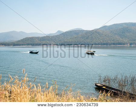Thai Taxi Boat At Mae Ngat Somboon Chon Dam, Chiangmai,thailand