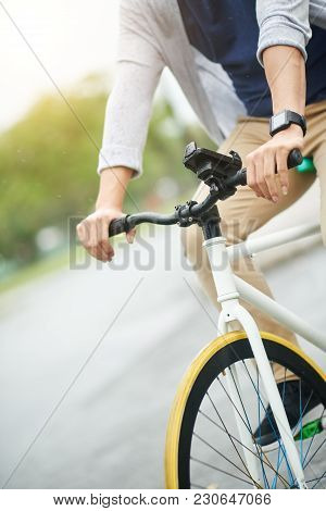 riding a fixie