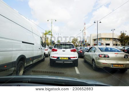Rishon Le Zion, Israel- February 27, 2018: Cars On The Road On A Sunny Day In Rishon Lezion, Israel