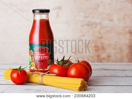 London, Uk - March 10, 2018 : Glass Bottle Of Heinz Tomato Sofrito Chunky Tomato Base On Wooden Back