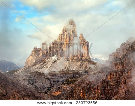 Morning View Of Drei Zinnen Or Tre Cime Di Lavaredo With Beautiful Cloudy Sky, Sextener Dolomiten Or