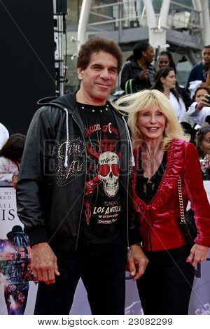 LOS ANGELES - OCT-27: Lou Ferrigno und Frau Carla auf der Los Angeles-Premiere von 