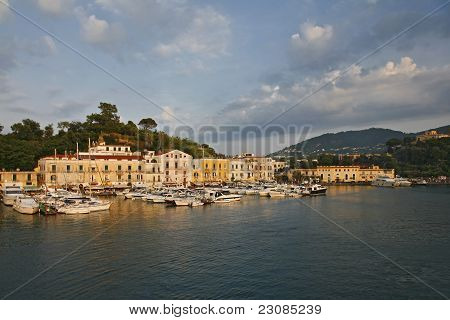Il porto di Ischia Porto