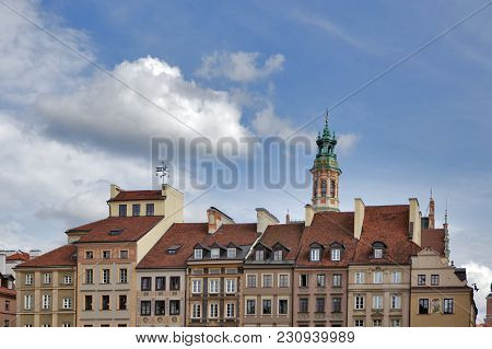Warsaw, Poland - April 28, 2017: Warsaw Old Town Market Place Rynek Starego Miasta On A Sunny Day, W