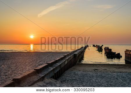 Beautiful Sunset On The Sea. Baltic Sea At Sunset, Narva-joesuu, Estonia. Narva-joesuu - Seaside Res