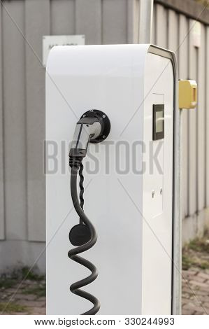 Modern Electrical Fast Charger To Electrical Or Hybrid Automobiles. High Technology Charger For Gree