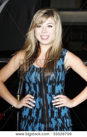 LOS ANGELES - Ott 20: Jennette McCurdy alla Premiere 'Nel tempo' al Regency Village Theatre su O