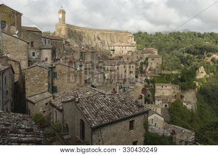 Pitigliano Medieval Tuff Town In Tuscany, Italy