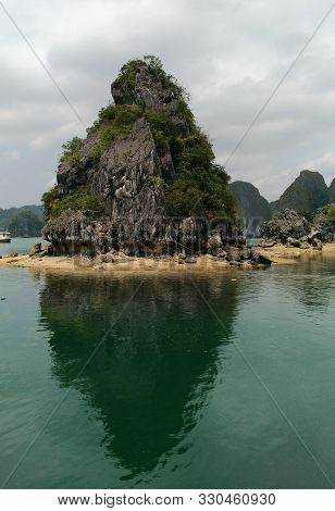 Cat Ba, Vietnam - April 09, 2018 : One Day Boatd Tour In Cat Ba Island Vietnam