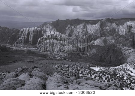 Guardando verso il basso le arenarie In Snow Canyon - Utah