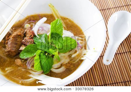 Berömda Malaysiska kryddig soppa nudlar, Penang Asam laksa