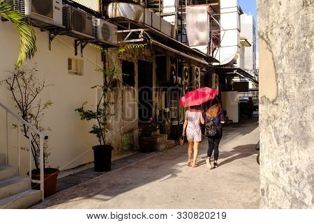 Singapore-24 Mar 2018:singapore Geylang Area Vintage Style Small Alley