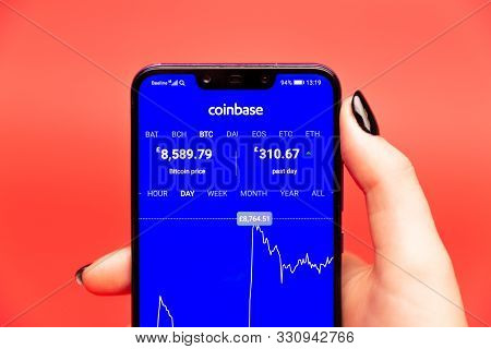 26 08 2019 Tula: Coinbase On The Phone Display. Logo