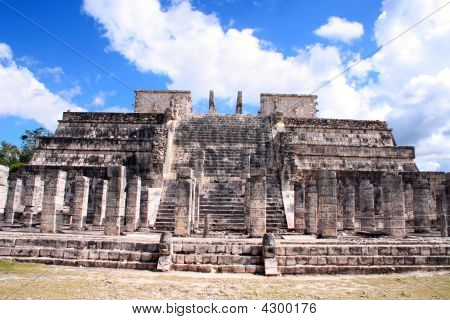Antické ruiny v Chichén Itzá v Mexiku