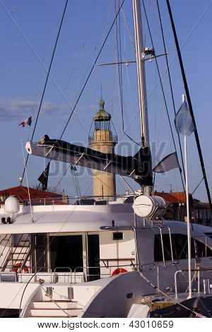 purjevene satamassa