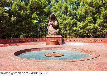 Samarkand, Uzbekistan - April 17, 2021: Mourn Mother Wwii Memorial Monument In The Centre Of Samarka