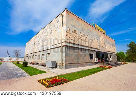 Samarkand, Uzbekistan - April 17, 2021: Afrasiab Museum Of Samarkand Is A Museum Located At The Hist