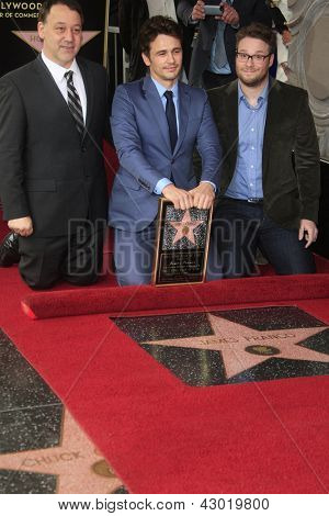 LOS ANGELES - MAR 7: Sam Raimi, James Franco, Seth Rogen im Rahmen einer Zeremonie als James Franco ist geehrt, wi