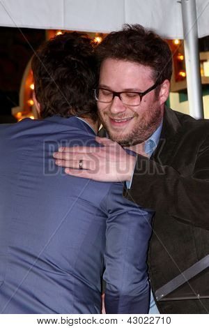 LOS ANGELES - MAR 7: James Franco, Seth Rogen auf der Hollywood Walk of Fame Zeremonie zu Ehren James