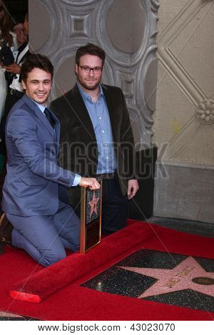 LOS ANGELES - MAR 7: James Franco, Seth Rogen auf der Hollywood Walk of Fame Zeremonie zu Ehren James