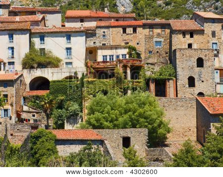 Roquebrun dans le Languedoc