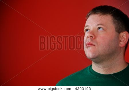 Man Looking Up in rot