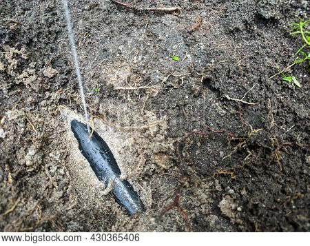 A 25mm Pipe Poly Planted In The Ground Had A Small Leak.