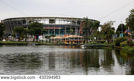 Salvador, Bahia, Brazil - August 17, 2021: View Of The Dique De Itororo Lake In The Background Of Th