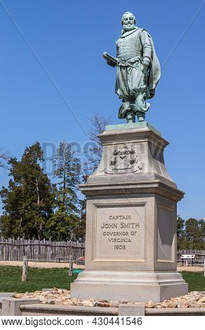 Jamestowne, Va, Usa - April 1, 2013: Historic Site. Closeup Of John Smith Green Bronze Statue On Gra