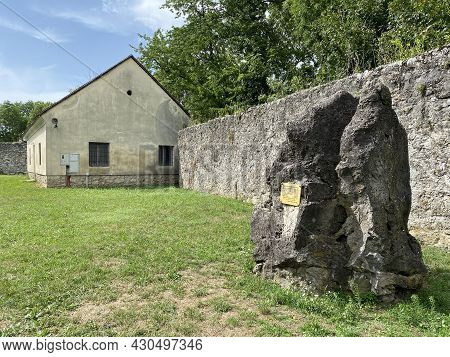 Stone Monument To Those Killed On Mount Klek - Ogulin, Croatia (kameni Spomenik Poginulima Na Planin