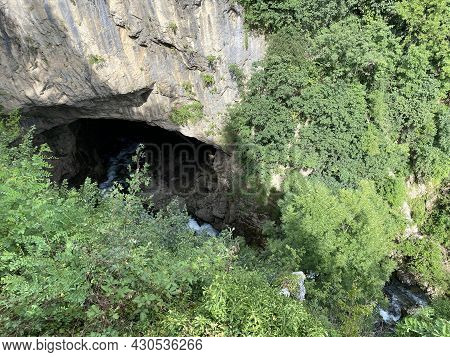 Julas Abyss At The End Of The Gornja Dobra River Canyon - Ogulin, Croatia (Đulin Ponor Na Kraju Kanj
